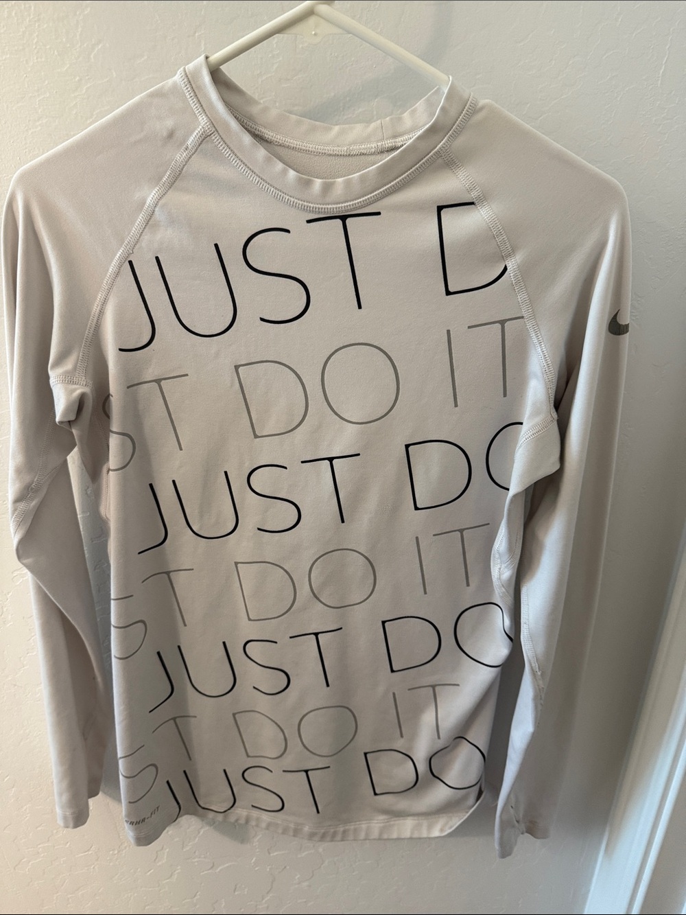 Nike Men’s Long-Sleeve 'Just Do It' Performance Shirt - Light Gray